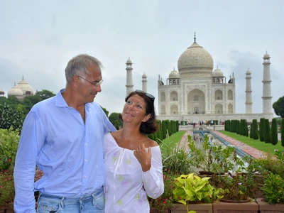 Book Tour Guide for Taj Mahal Sightseeing Only