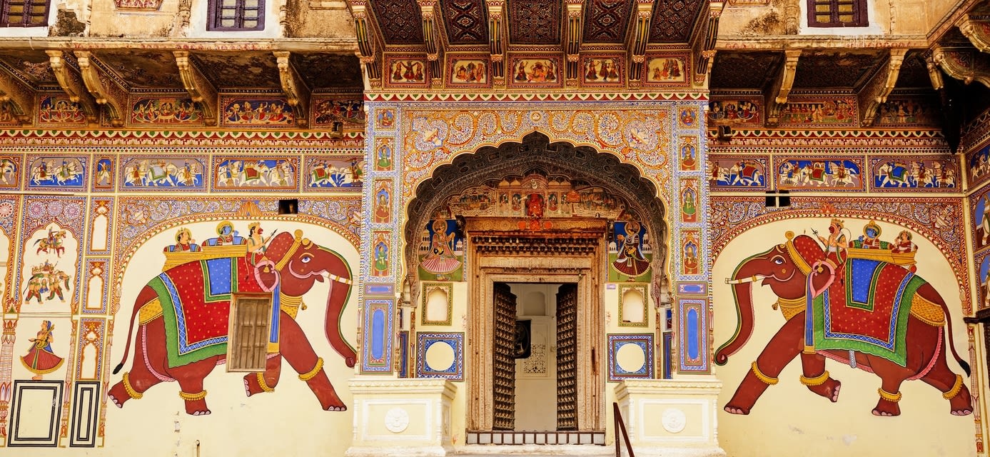Golden Triangle Mandawa tour featuring Delhi, Agra, Jaipur, painted havelis, forts, and rich cultural heritage experiences together.