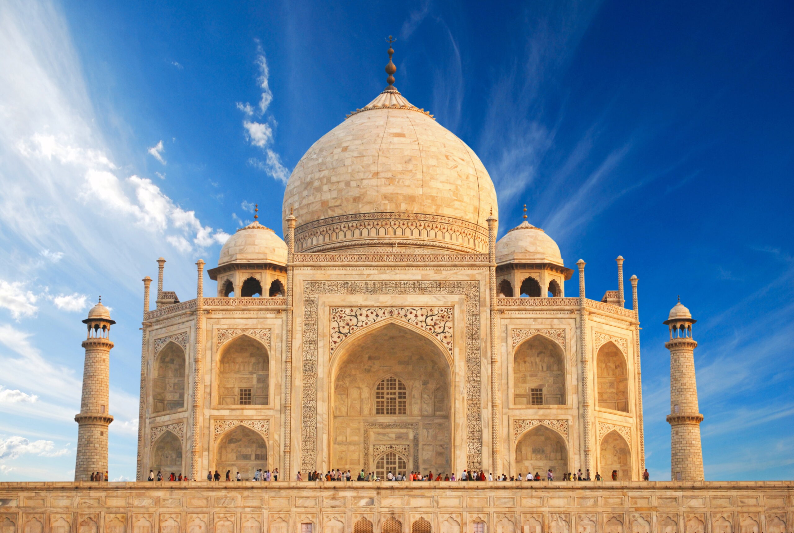 Delhi Agra tour from Bangalore featuring the Taj Mahal, Red Fort, and unforgettable heritage sightseeing experiences together.