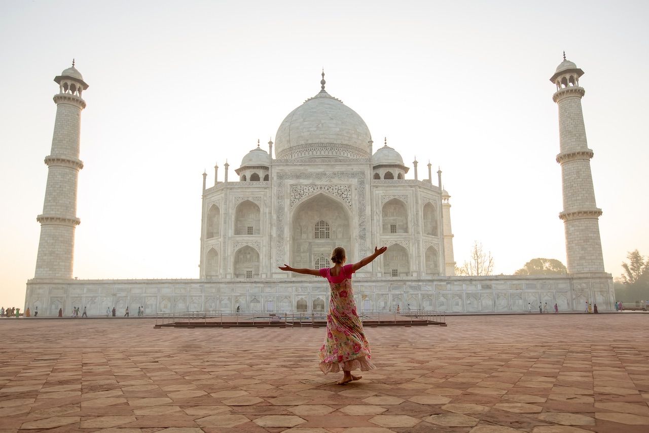 Taj Mahal tour from Mumbai featuring private transfers, expert guides, Agra Fort, and unforgettable heritage sightseeing experiences.