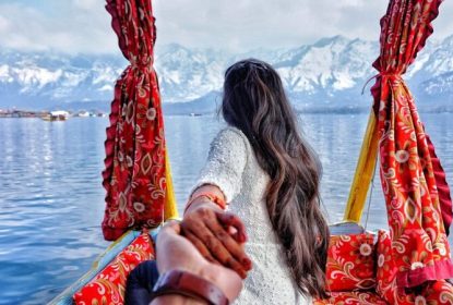 Dal Lake Srinagar romantic shikara ride kashmir honeymoon