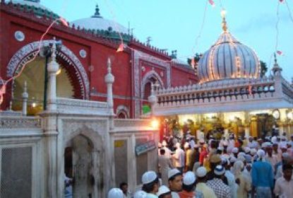 Visit Hazrat Nizamuddin Dargah Delhi